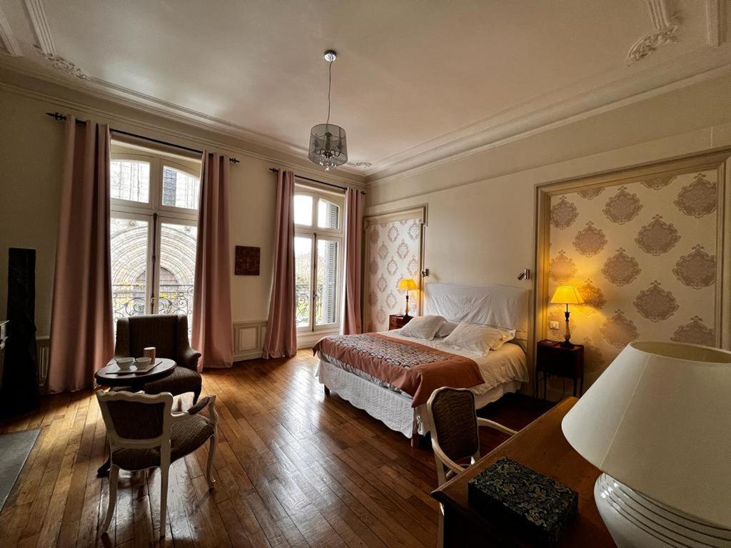 Le Jardin Des Lys Bed & Breakfast Saint-Leonard-de-Noblat Exterior photo